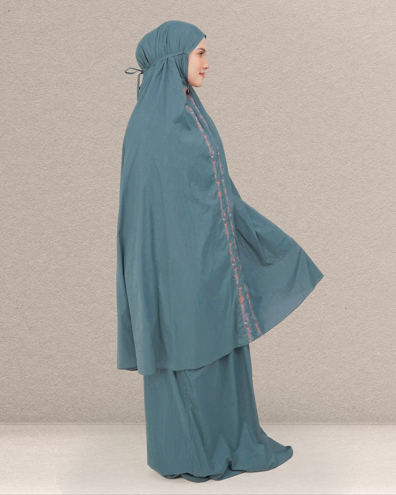 Qilla Travel Prayer Robe - Emerald