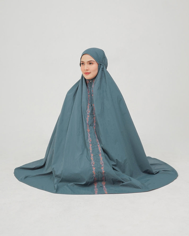 Qilla Travel Prayer Robe - Emerald