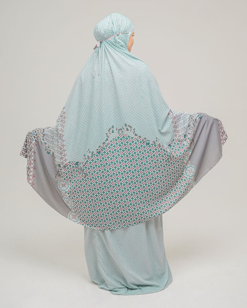 Zehra Travel Prayer Robe - Laurel Green